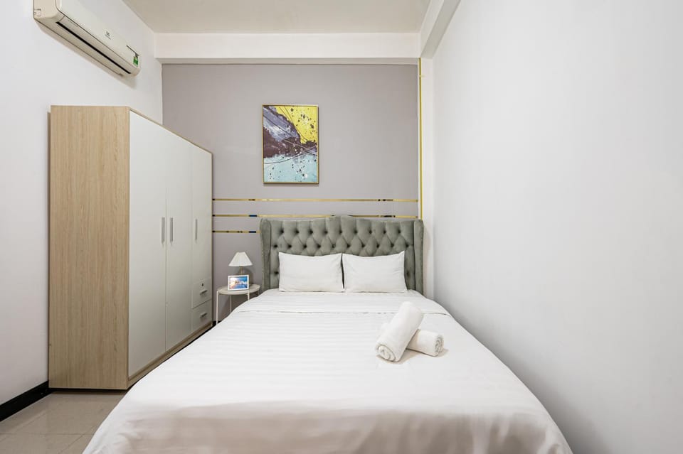 Bed, Photo of the whole room, Bedroom, internet, towels, wardrobe, air conditioner