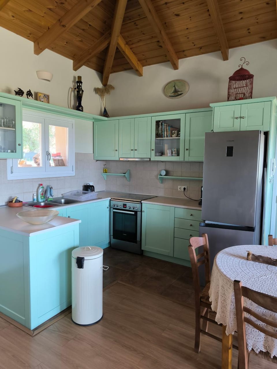 Kitchen or kitchenette, Dining area, oven, stove