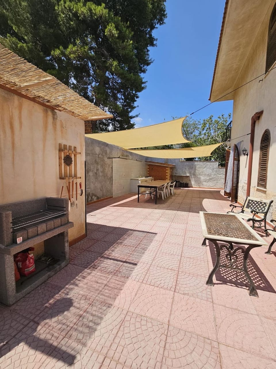 Property building, Patio, Dining area