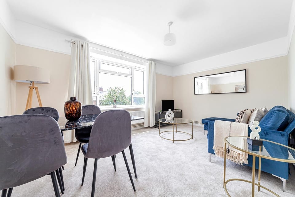 Communal lounge/ TV room, TV and multimedia, Seating area, Evening entertainment
