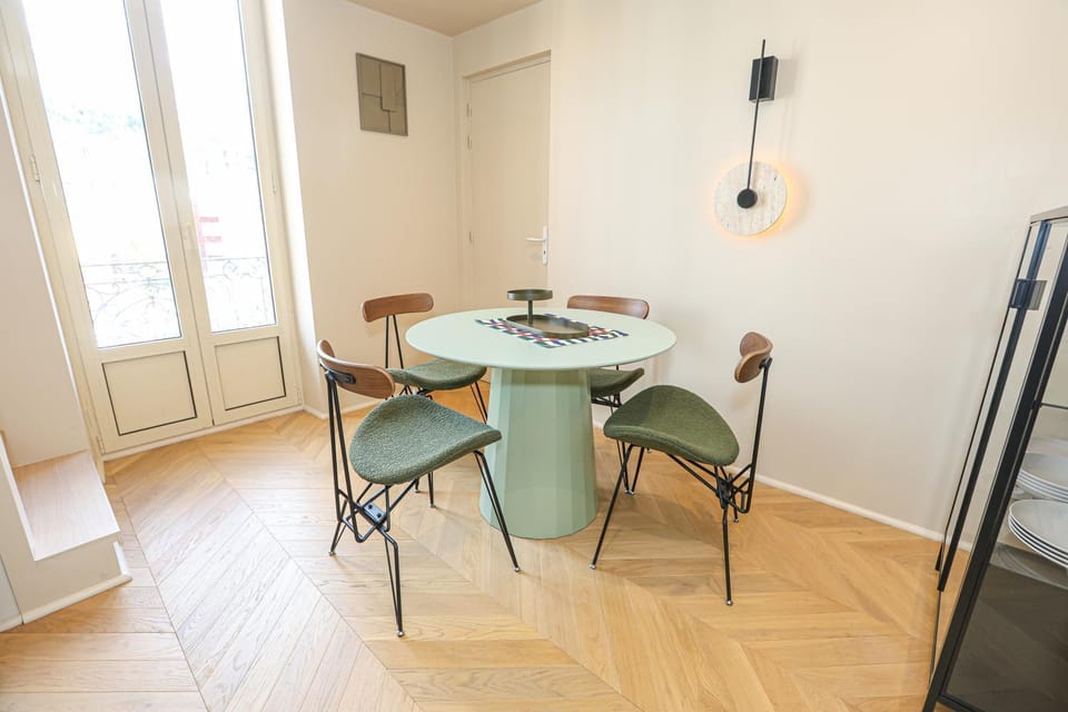 Balcony/Terrace, Kitchen or kitchenette, Dining area, air conditioner