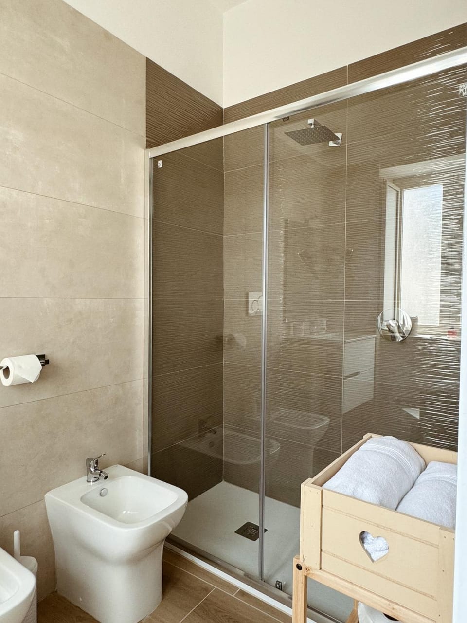 Shower, Bathroom, towels