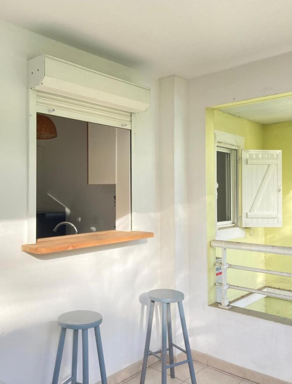 Kitchen or kitchenette, Lounge or bar