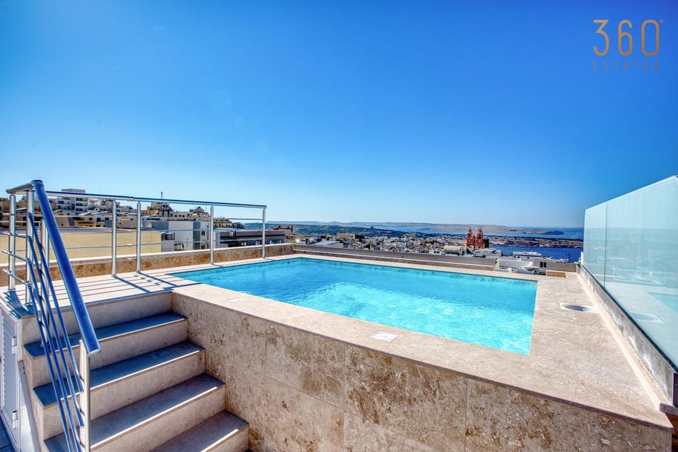 Day, Natural landscape, View (from property/room), Balcony/Terrace, Pool view, Sea view, Swimming pool, sunbed