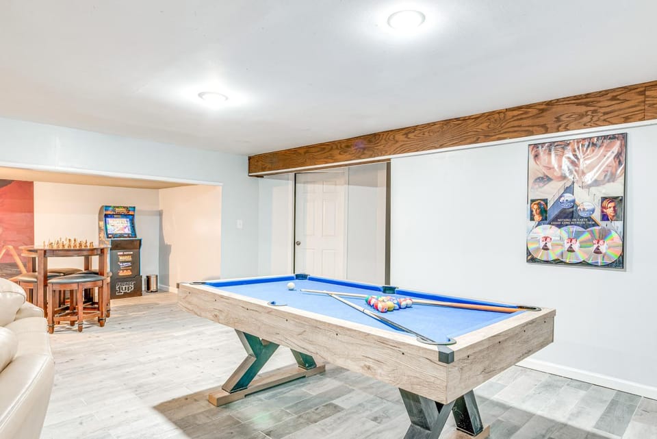 Poconos Group Getaway w/ Game Room + Fire Pit! House in Pocono Mountains