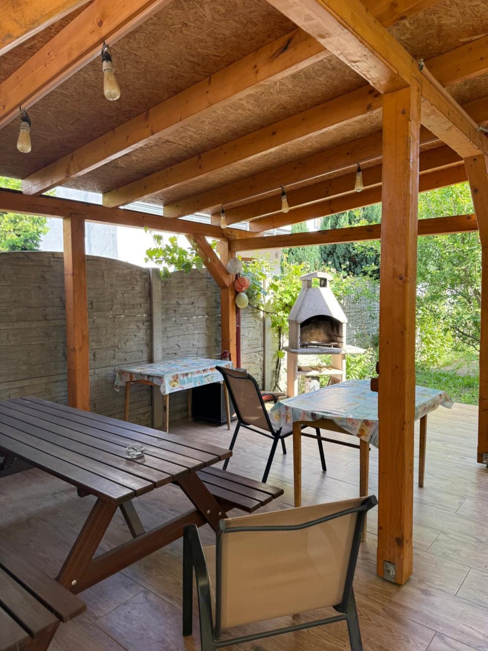 BBQ facilities, Garden, Seating area, Dining area