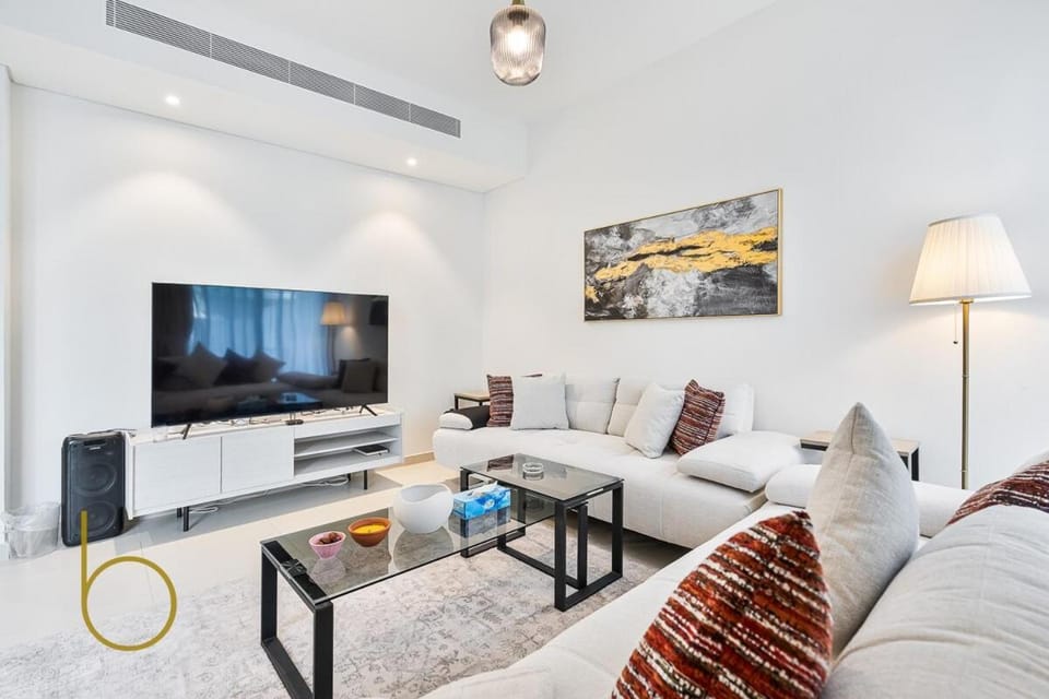 TV and multimedia, Living room, Photo of the whole room, Seating area, Evening entertainment