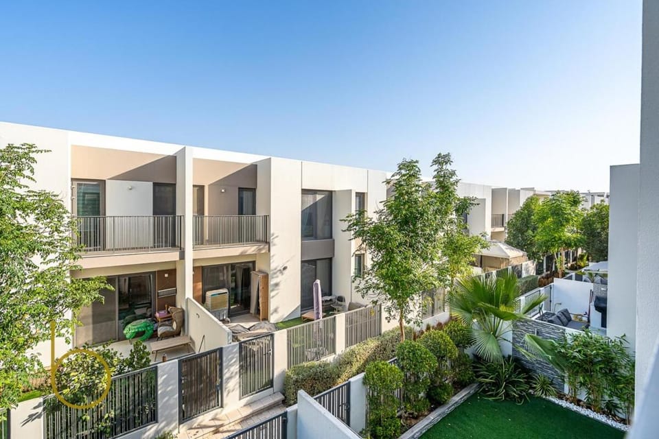 Property building, Spring, Day, Garden, View (from property/room), Balcony/Terrace, Garden view