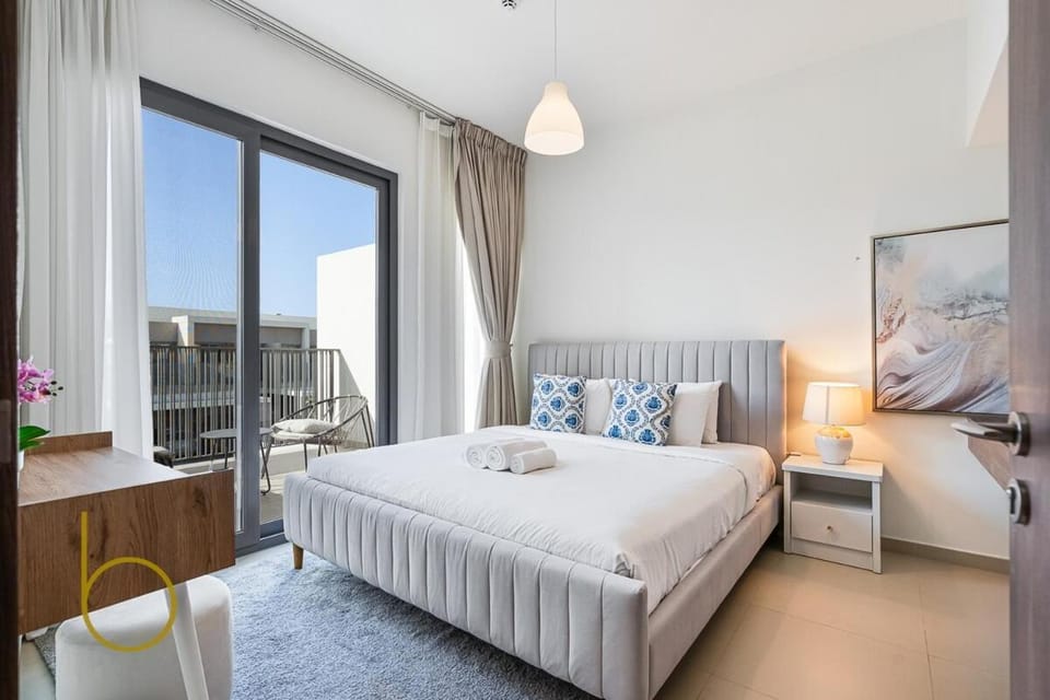 Bed, Living room, Photo of the whole room, Bedroom