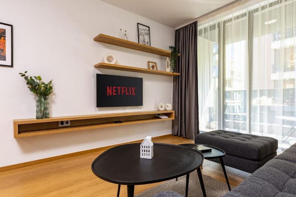 Communal lounge/ TV room, TV and multimedia, Living room, Seating area, Evening entertainment