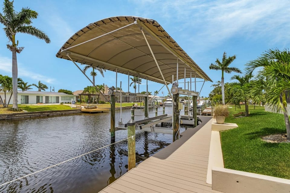 Heated Pool & Spa, Bikes and Dock - The Flip Flop Stop - Roelens House in Cape Coral