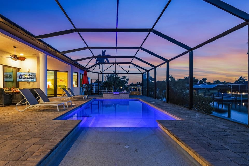 Heated Pool & Spa, Bikes and Dock - The Flip Flop Stop - Roelens House in Cape Coral