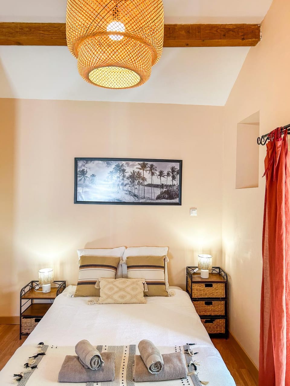 Photo of the whole room, Bedroom