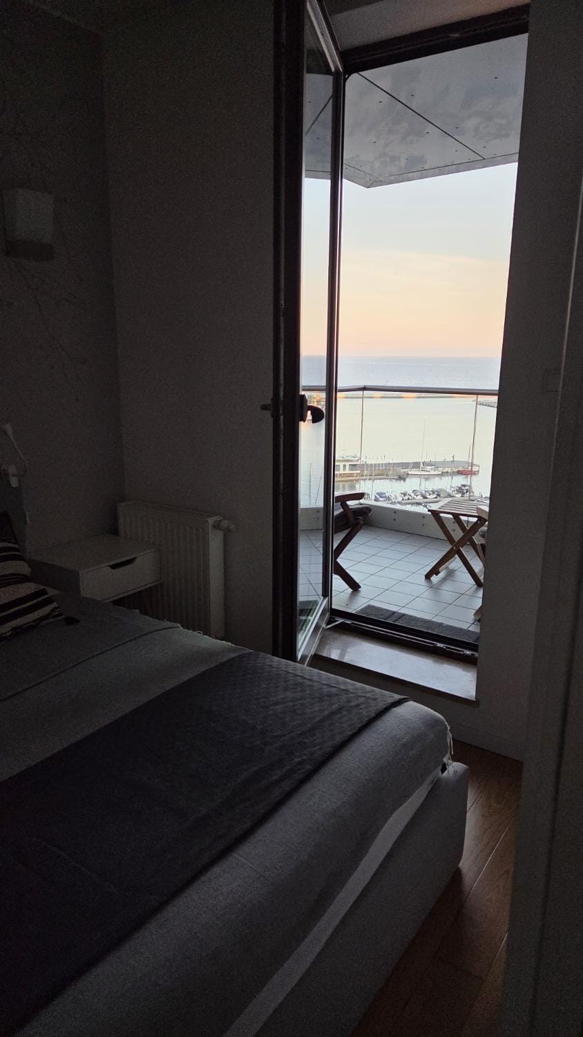 Platinium Sea Towers Gdynia - widok na morze Apartment in Pomeranian Voivodeship