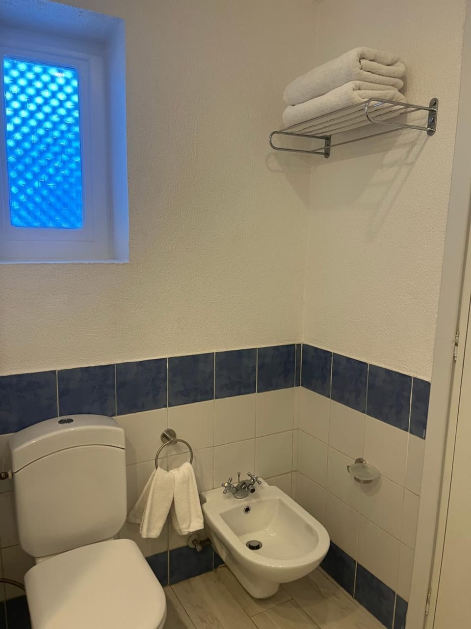 Toilet, Bathroom, bidet, towels