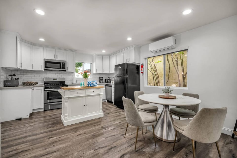 Kitchen or kitchenette, Dining area, dishwasher, oven, stove