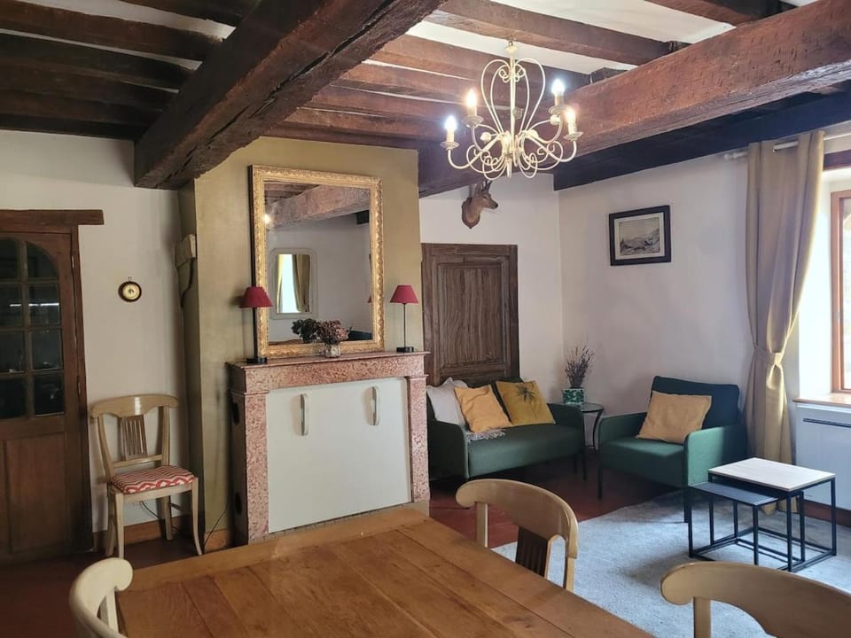 Les Lavandins Château de Musigny House in Bourgogne-Franche-Comté