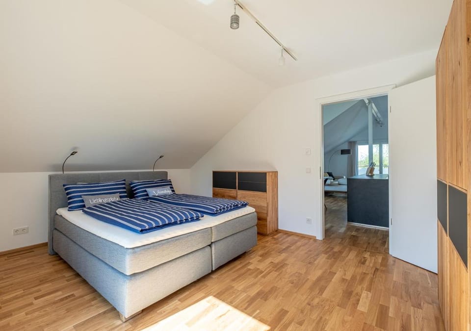 Bed, Photo of the whole room, Bedroom, wardrobe