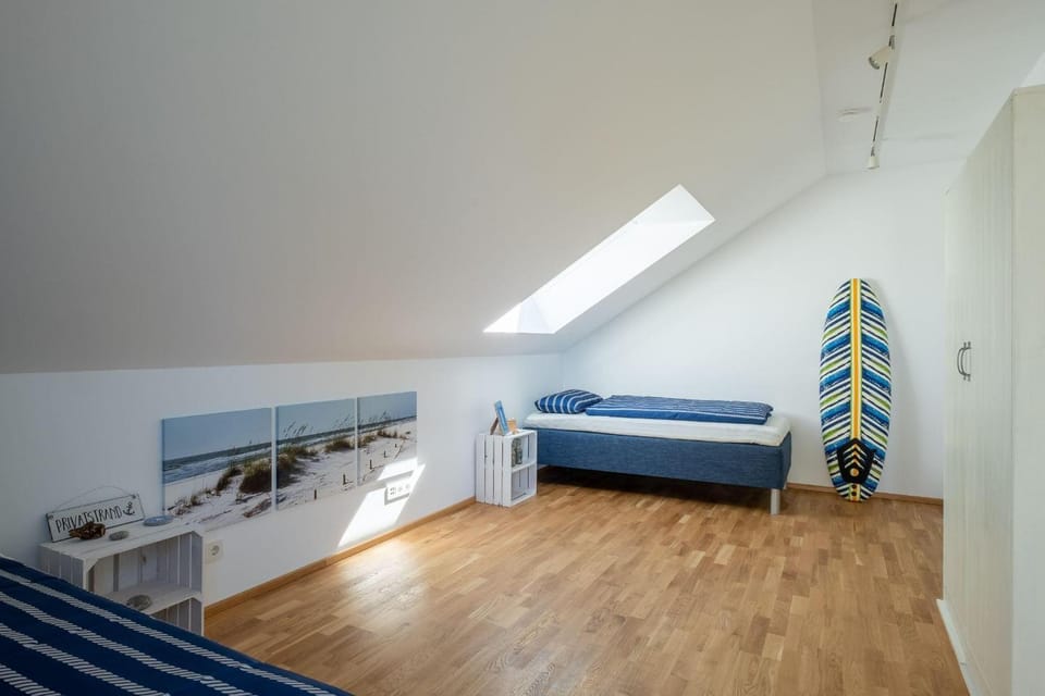 Photo of the whole room, Decorative detail, Bedroom, wardrobe