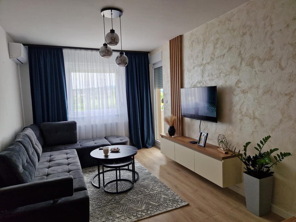 Communal lounge/ TV room, Living room, Seating area