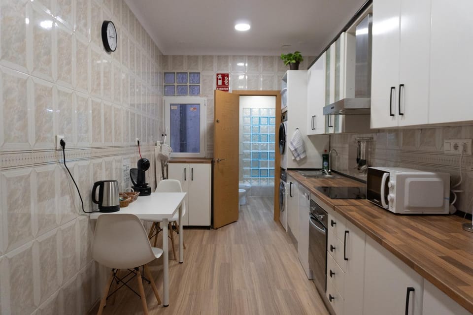 Coffee/tea facilities, Kitchen or kitchenette, Dining area, dishwasher, pet friendly, stove, toaster