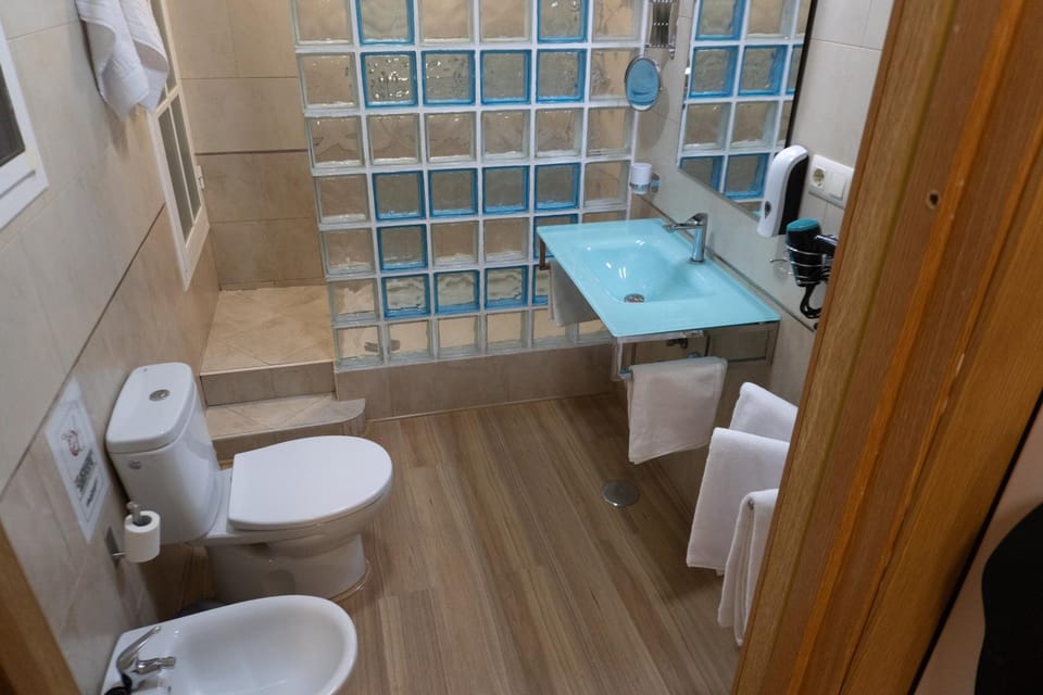Toilet, Bathroom, bidet, towels