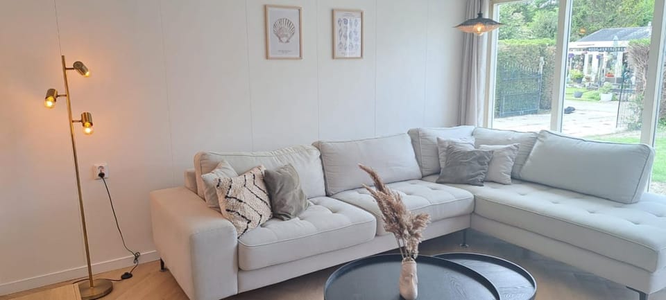 Stijlvol chalet Zeeland - Sauna & omheinde tuin VP082 Chalet in Zeeland, Netherlands