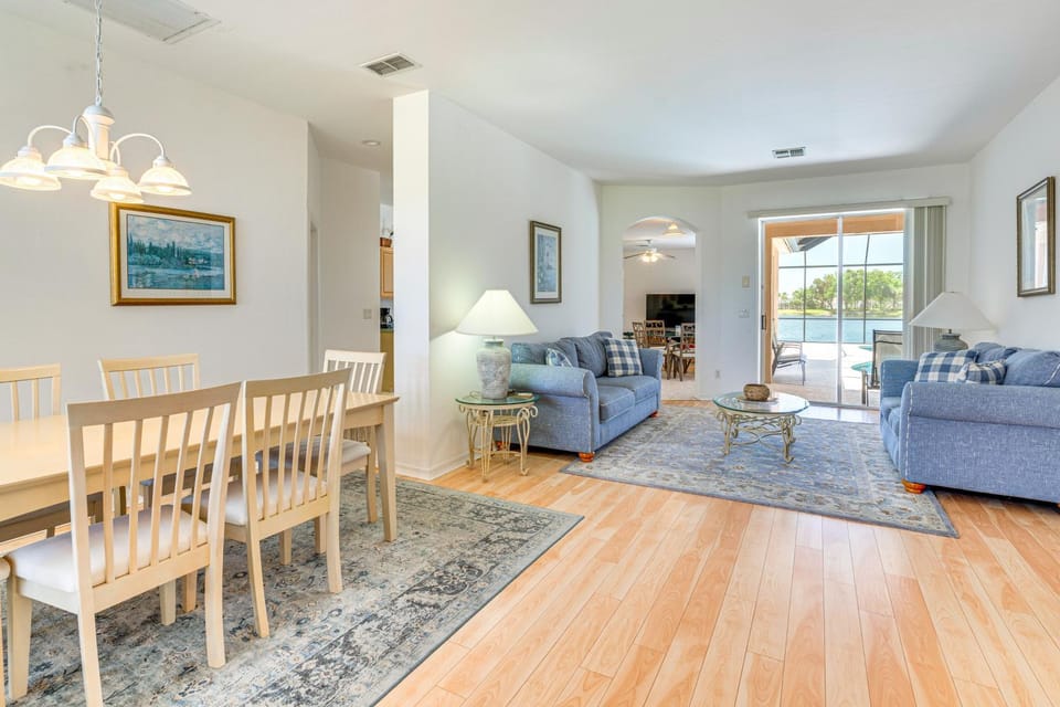 6 Mi to Fort Myers Beach: Lakefront Home w/ Pool House in Iona