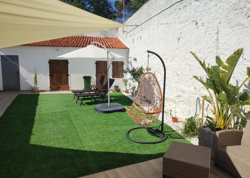 Balcony/Terrace, sunbed