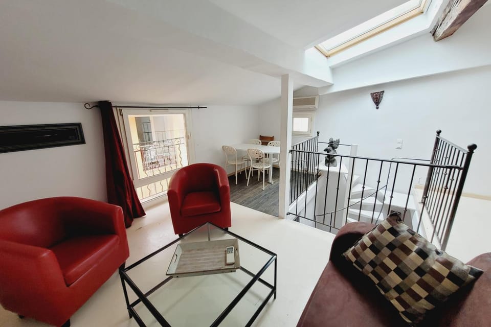 Apartment with roof terrace in Aix Apartment in Aix-en-Provence