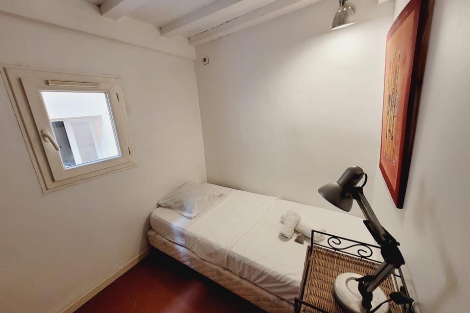 Apartment with roof terrace in Aix Apartment in Aix-en-Provence