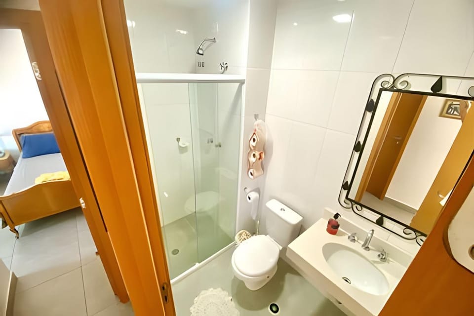 Shower, Toilet