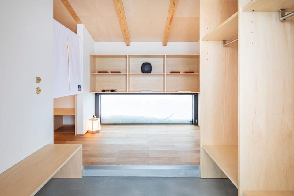 Facade/entrance, Photo of the whole room