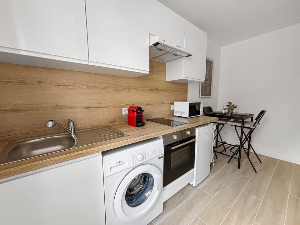 Coffee/tea facilities, Kitchen or kitchenette, washing machine