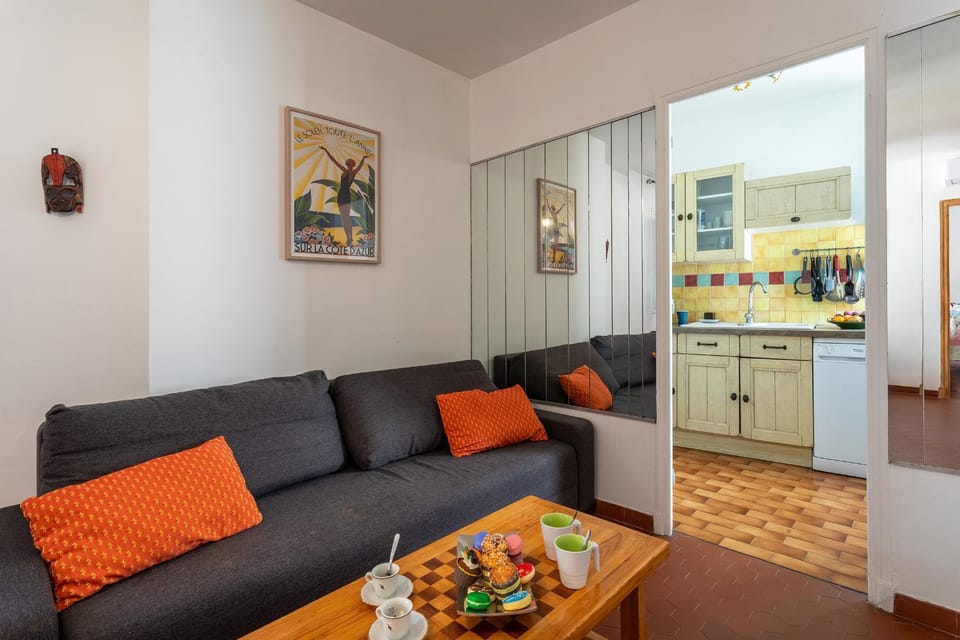 Kitchen or kitchenette, Living room