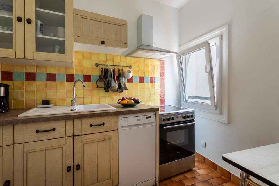 Kitchen or kitchenette, dishwasher, oven, stove