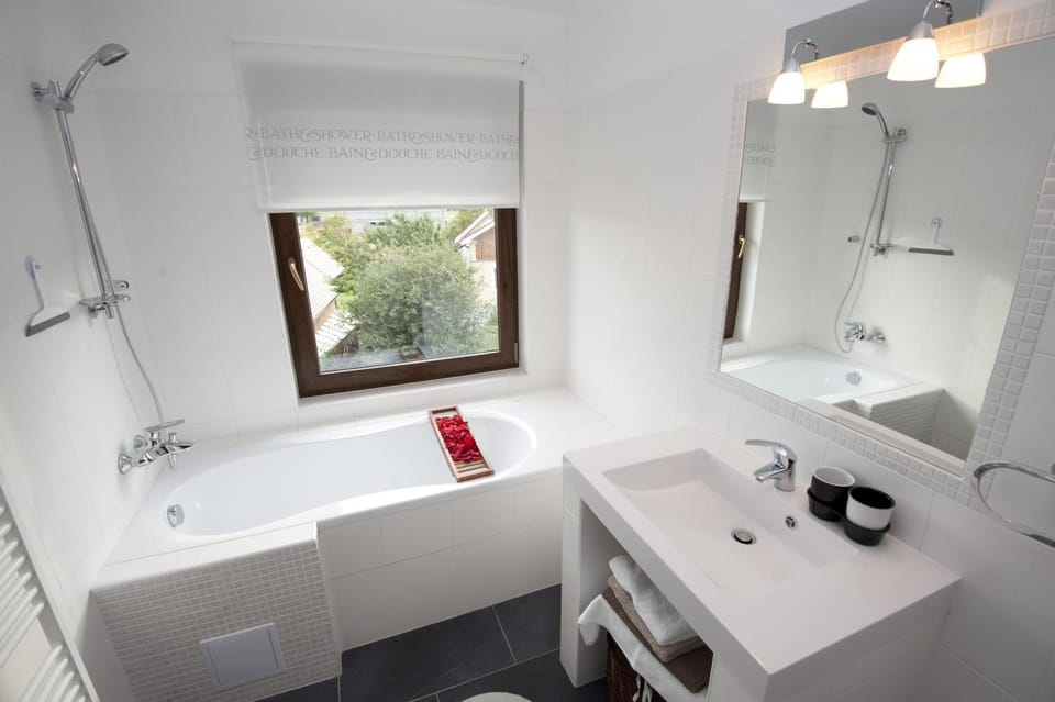 Day, Bathroom