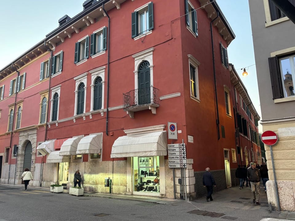 Property building, Neighbourhood, Street view, Area and facilities