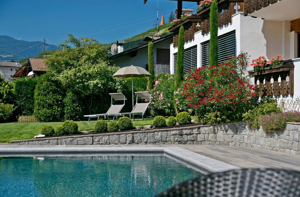 Property building, Swimming pool, Swimming pool