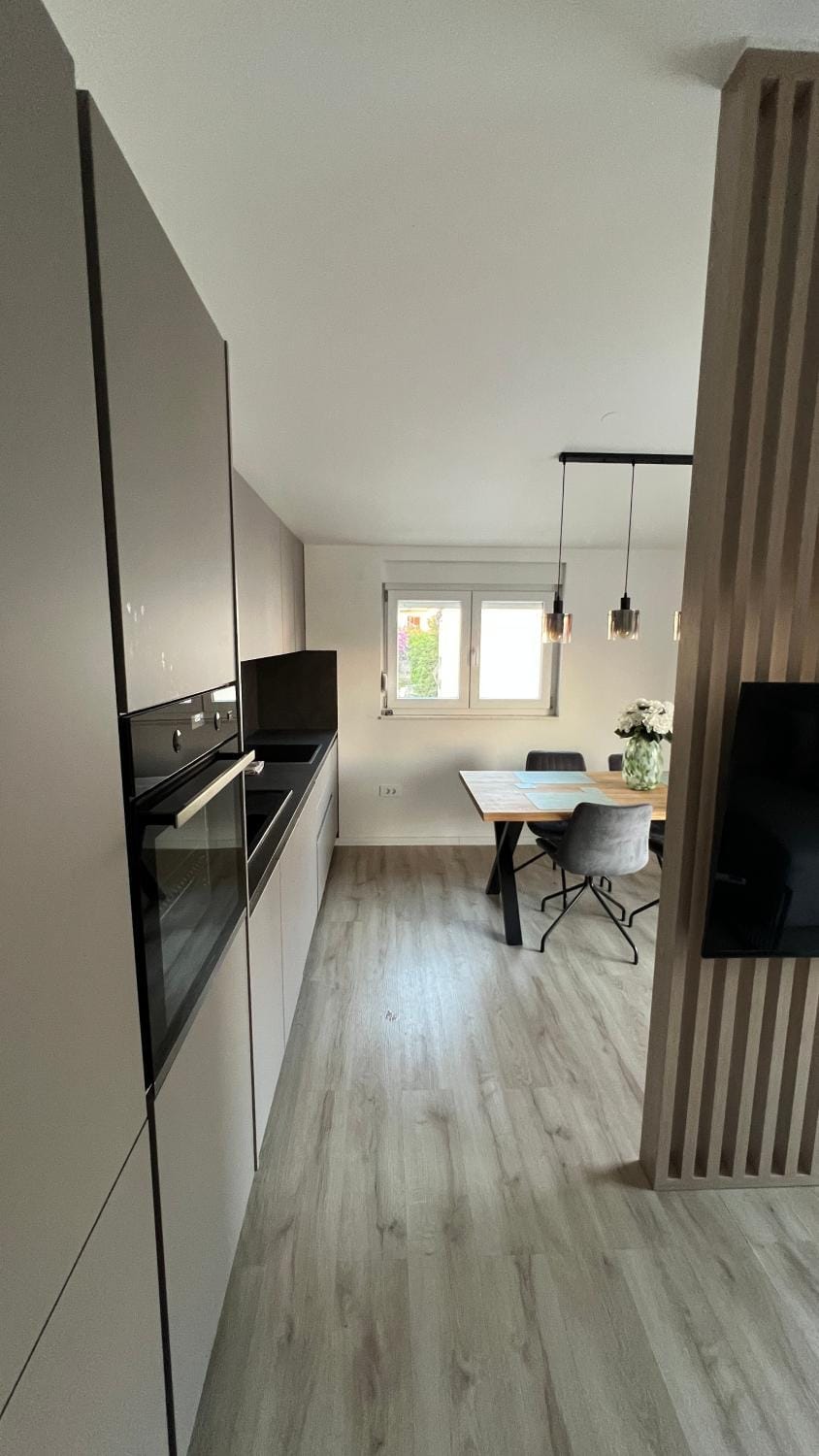 Kitchen or kitchenette, Dining area, stove