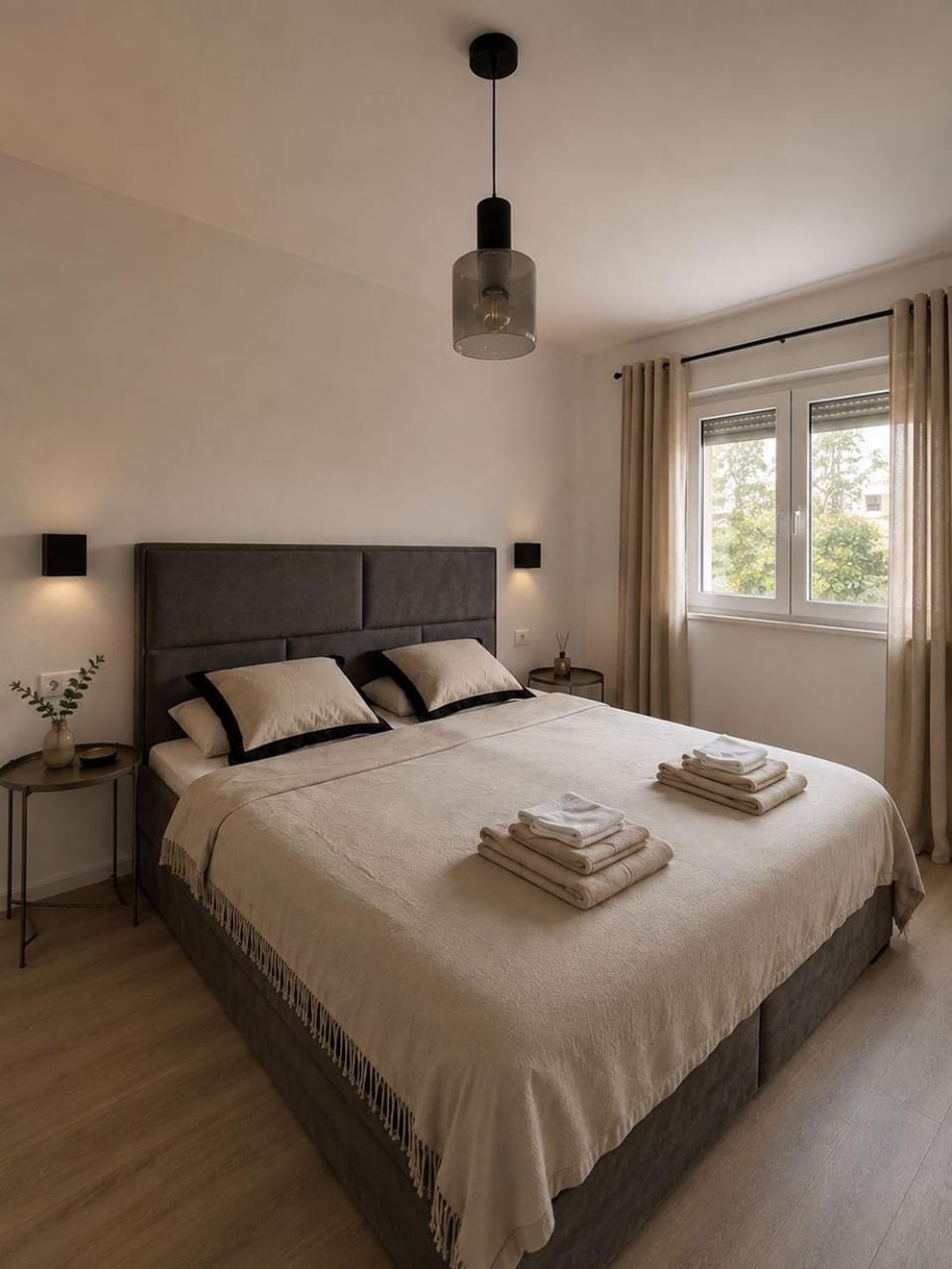 Bed, Photo of the whole room, Bedroom, towels