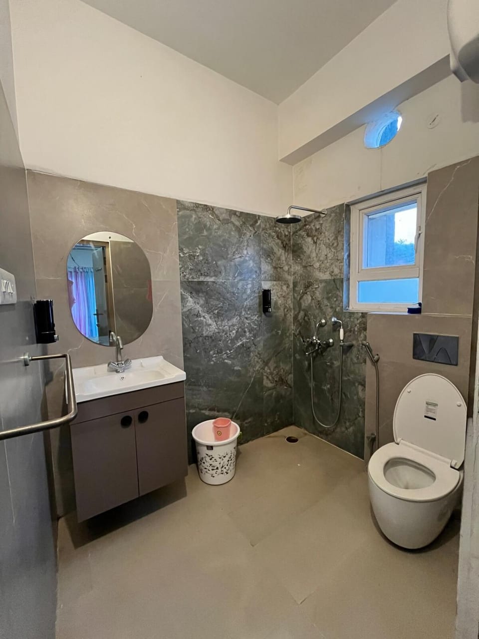 Shower, Toilet, Bathroom