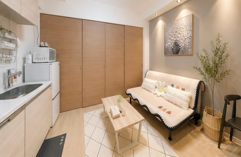 Rest House Niponbashi 憩Central downtown 1min fm station, 2mins walk to Kuromon Market,Dotombori, upto 3ppl Apartment in Osaka