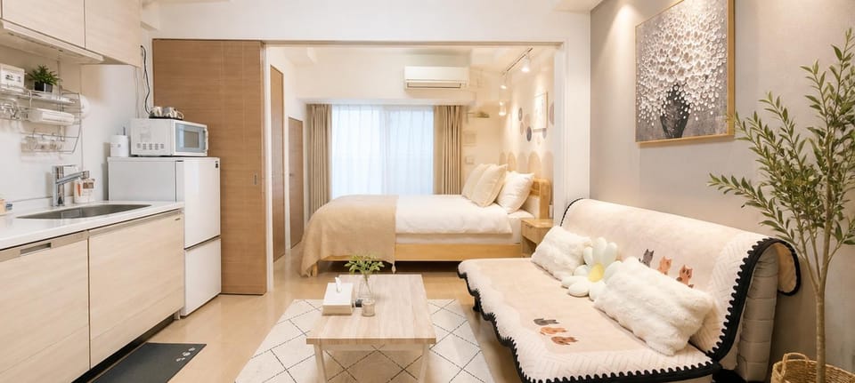 Rest House Niponbashi 憩Central downtown 1min fm station, 2mins walk to Kuromon Market,Dotombori, upto 3ppl Apartment in Osaka