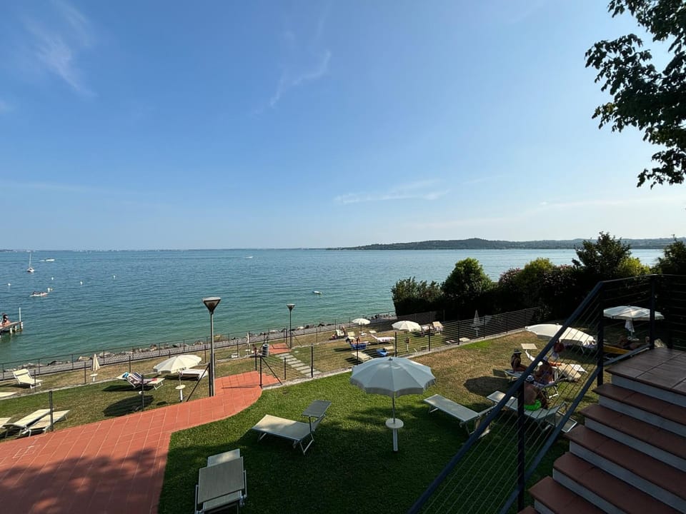 Day, Lake view, sunbed