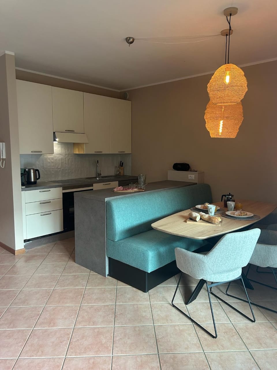 Kitchen or kitchenette, Dining area
