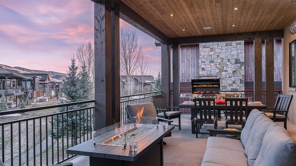 View (from property/room), Balcony/Terrace, Seating area, Dining area