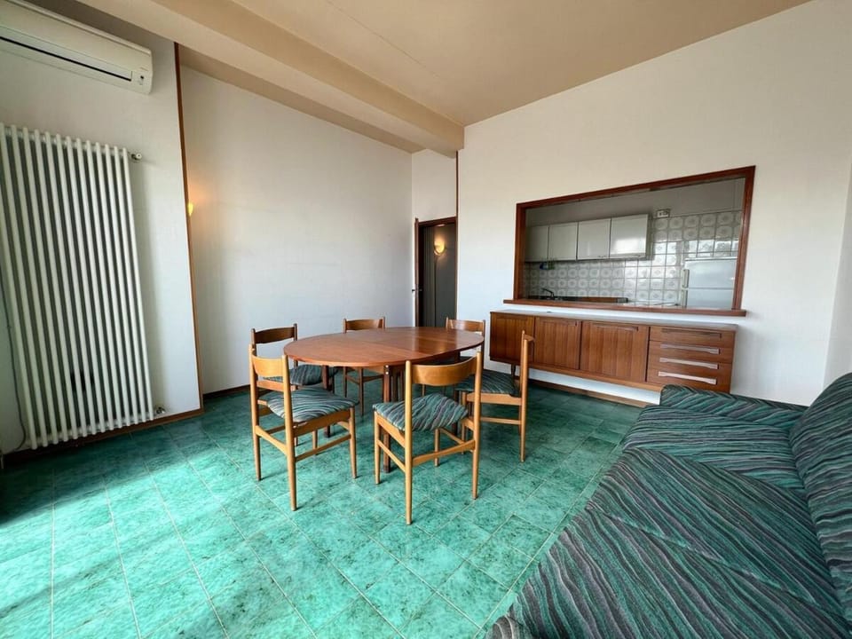 Living room, Seating area, Dining area, Bedroom