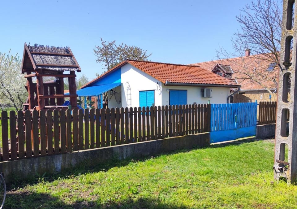 Property building, Garden, Beach, Garden view, River view, Parking