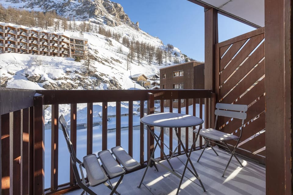 Patio, Day, Natural landscape, Winter, View (from property/room), Balcony/Terrace, Mountain view